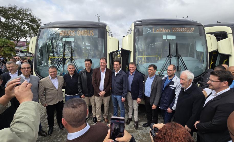 Estado entrega 37 novos ônibus Articulados Especiais para ligação entre Fazenda Rio Grande e Curitiba