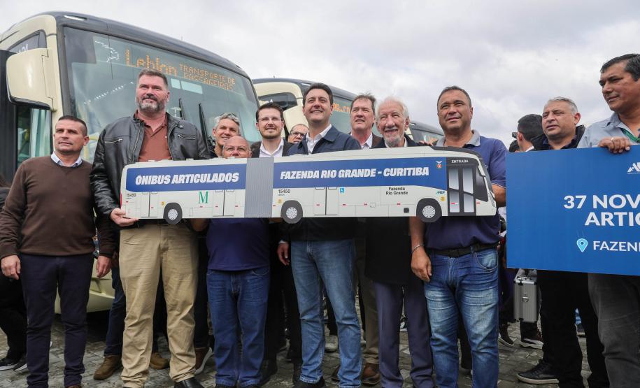 Estado entrega 37 novos ônibus Articulados Especiais para ligação entre Fazenda Rio Grande e Curitiba