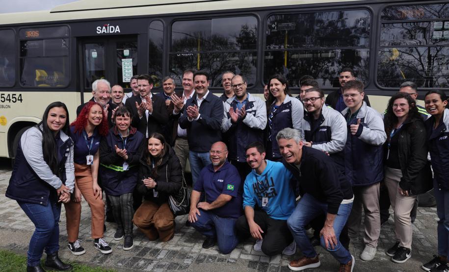 Estado entrega 37 novos ônibus Articulados Especiais para ligação entre Fazenda Rio Grande e Curitiba