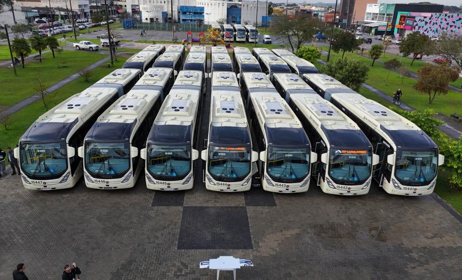 Estado entrega 37 novos ônibus Articulados Especiais para ligação entre Fazenda Rio Grande e Curitiba