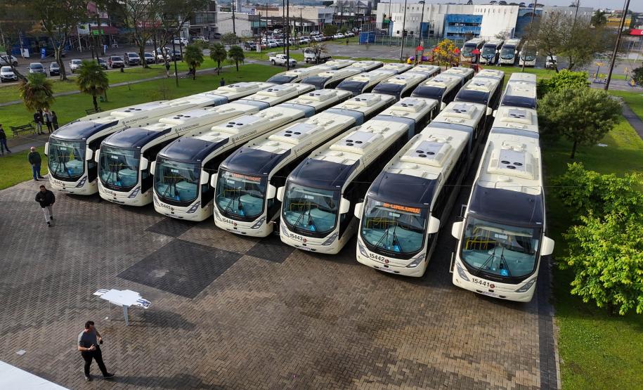 Estado entrega 37 novos ônibus Articulados Especiais para ligação entre Fazenda Rio Grande e Curitiba