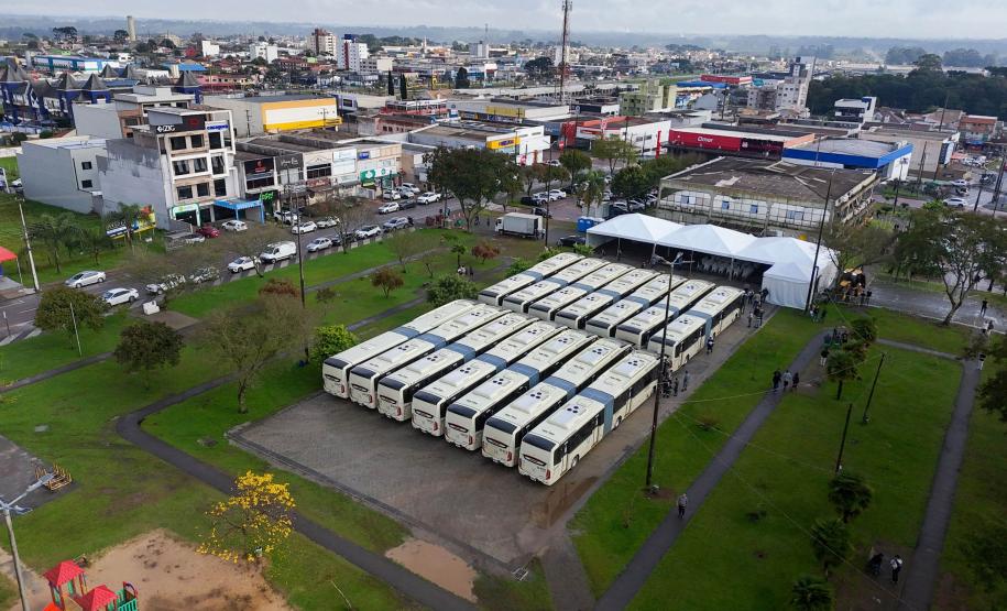 Estado entrega 37 novos ônibus Articulados Especiais para ligação entre Fazenda Rio Grande e Curitiba