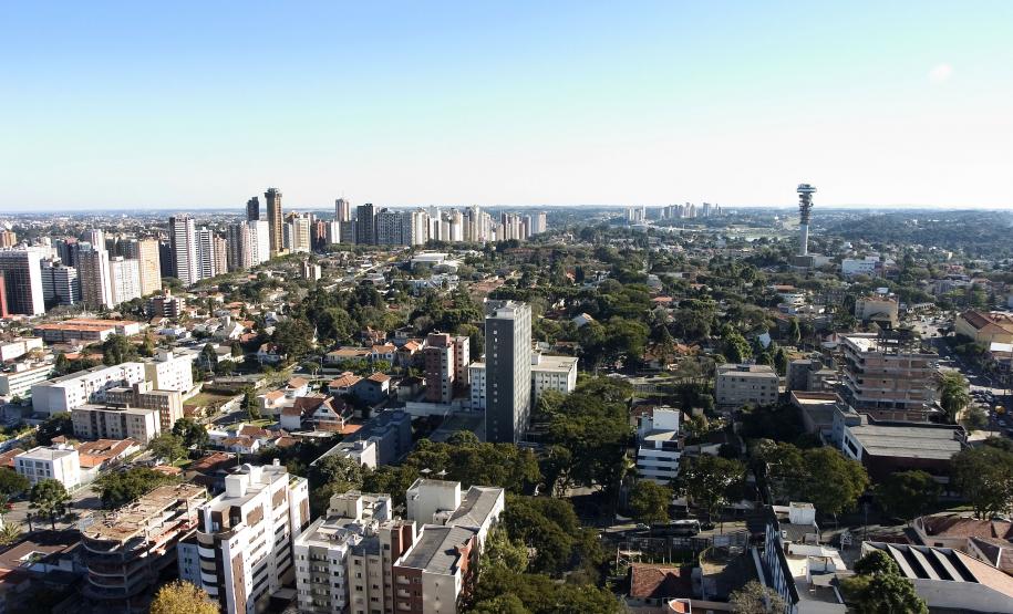 Curitiba concorre entre as 7 Melhores Cidades do Mundo Curitiba é uma das concorrentes na eleição das 7 Melhores Cidades do Mundo. O ranking é elaborado pela Fundação New7Wonders, que, em 2011, promoveu a eleição das novas 7 Maravilhas do Mundo