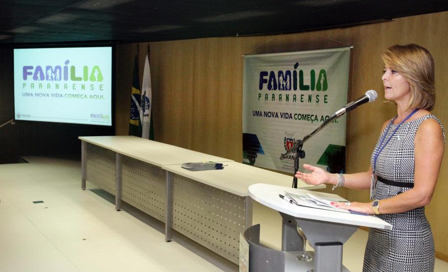 A secretária da Família, Fernanda Richa, assinou no dia 11 de abril protocolo de intenção com 30 prefeitos para participação no programa Família Paranaense.