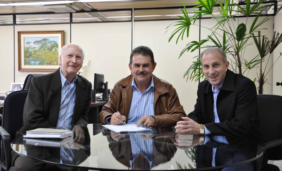 Governo libera R$ 14 milhões para projetos em 12 municípios O Governo do Estado, por meio da Secretaria do Desenvolvimento Urbano, liberou no dia 08 de maio R$ 14 milhões para 12 municípios,