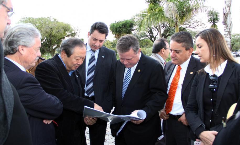 Uma comitiva do Senado visitou no dia 21 de maio o estádio Joaquim Américo e o Aeroporto Internacional Afonso Pena e conheceu os projetos de mobilidade urbana para a Copa do Mundo.