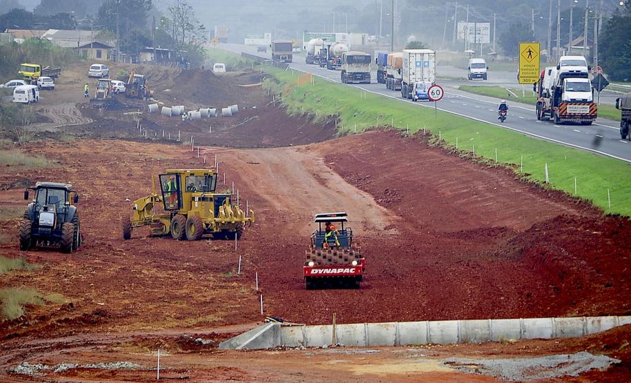 Contorno de Campo Largo fica pronto em julho de 2013 Em julho de 2013 estará concluída a duplicação da BR-277 no contorno de Campo Largo, na Região Metropolitana de Curitiba, de acordo com a informação da Concessionária CCR RodoNorte repassada no dia 24 de maio ao secretário de Infraestrutura e Logística, José Richa Filho.