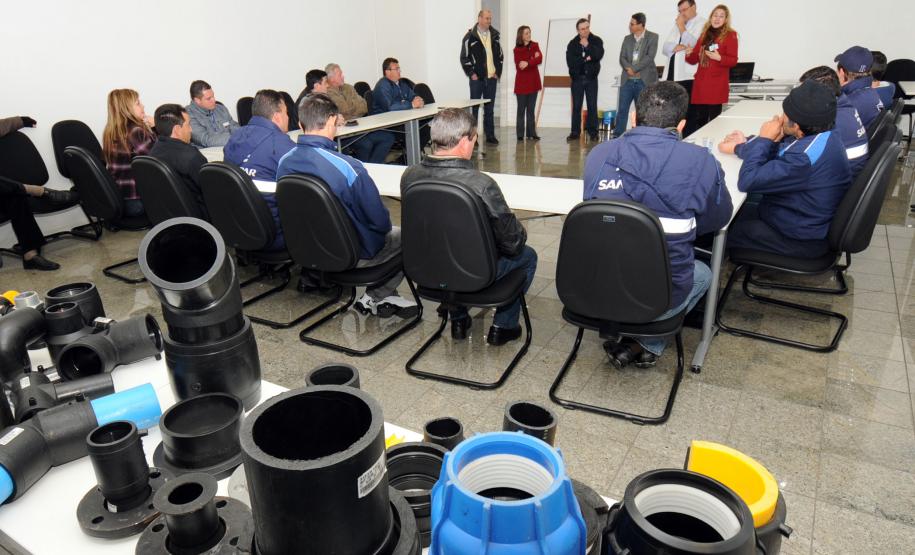 Sanepar vai implantar sistema pioneiro em Rio Branco do Sul O sistema de abastecimento de água tratada de Rio Branco do Sul, na Região Metropolitana de Curitiba, será o primeiro da Companhia de Saneamento do Paraná (Sanepar) a ser construído somente com tubulações de polietileno de alta densidade (PEAD).