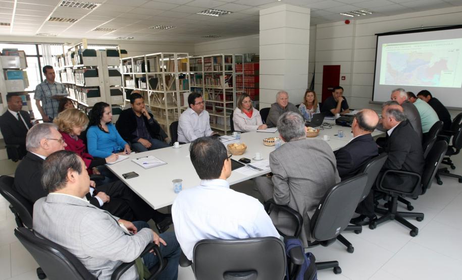 A possibilidade da instalação de três indústrias de cimento em Adrianópolis, no Vale do Ribeira, motivou o Governo do Paraná a discutir a criação de plano de desenvolvimento para a região