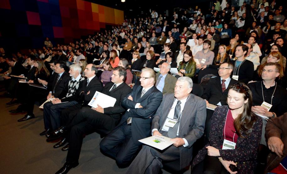 O governo do Estado, por meio da Companhia de Habitação do Paraná (Cohapar), em parceria com o governo federal, através do Ministério das Cidades, realizou nos dias 27 e 28 de agosto,