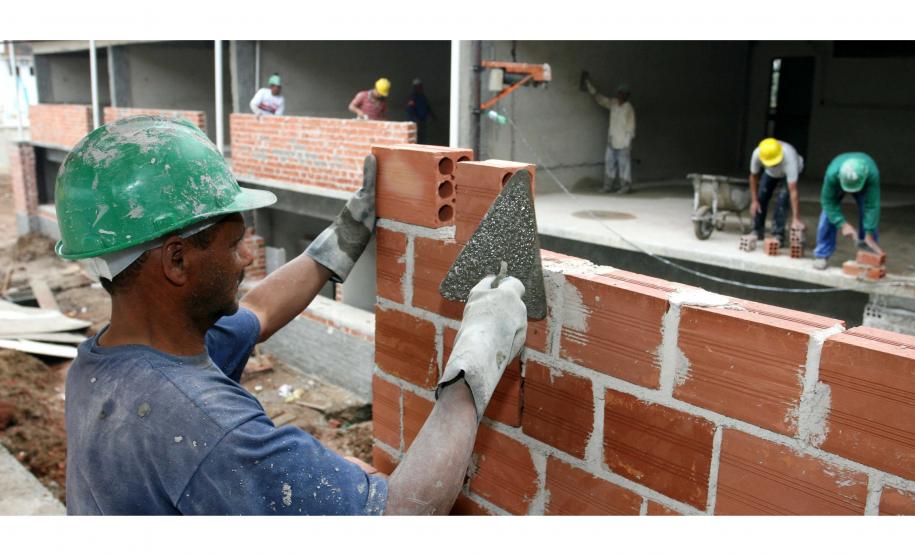 Curitiba mantém menor taxa de desemprego do País há quase 2 anos Nos últimos dois anos, Curitiba registrou por 23 meses a menor taxa de desemprego entre as capitais brasileiras, segundo dados do Instituto Paranaense de Desenvolvimento Econômico e Social (Ipardes).