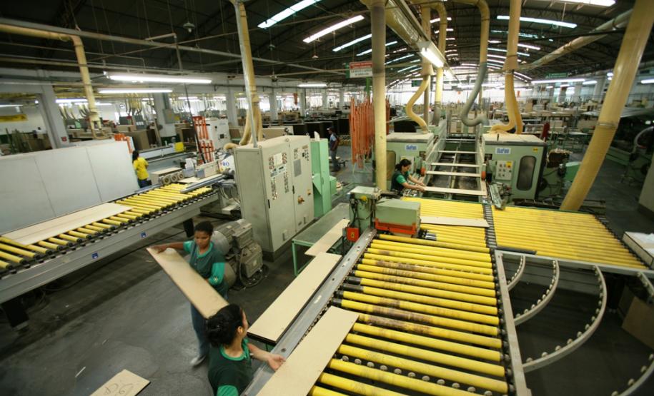 O Produto Interno Bruto (PIB) do Paraná cresceu 2,6% no primeiro semestre deste ano, em comparação com o mesmo período do ano passado, segundo estimativa preliminar do Instituto Paranaense de Desenvolvimento Econômico e Social (Ipardes) divulgada no dia 03 de setembro.