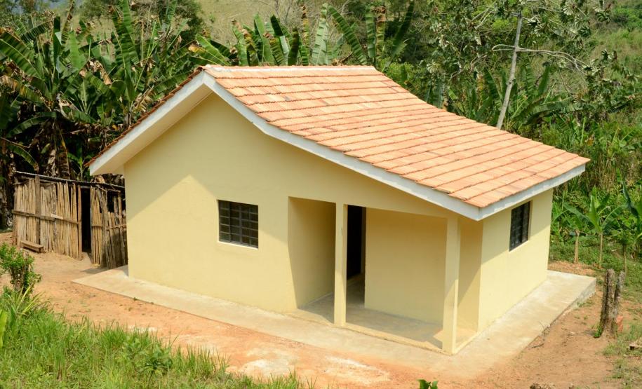 O governo do Estado, através da Companhia de Habitação do Paraná (Cohapar), entregou no dia 19 de setembro as chaves da casa própria a 19 famílias quilombolas do município de Adrianópolis