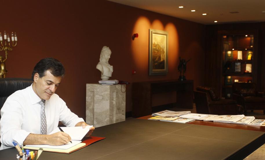 O governador Beto Richa autorizou, no dia 19 de setembro, a abertura de licitação para contratar uma empresa que fará a limpeza e desassoreamento dos rios Iguaçu, Belém, Ribeirão dos Padilhas, Ponta Grossa e Canal da Vila Audi. Os trechos ficam nos municípios de Curitiba e Fazenda Rio Grande.