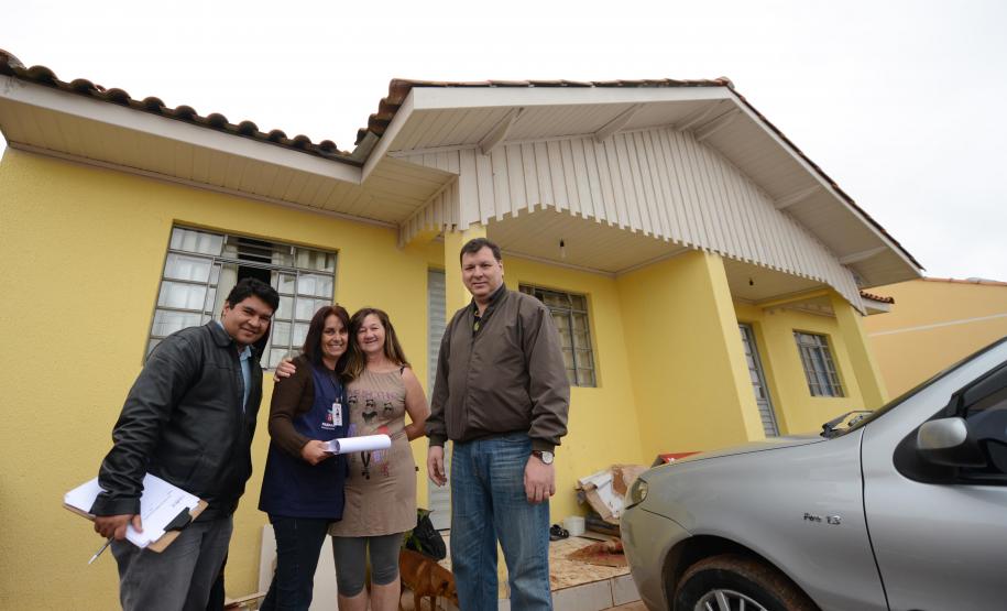 Famílias de Pinhais constroem o futuro em suas novas casas Famílias de Pinhais constroem o futuro em suas novas casas