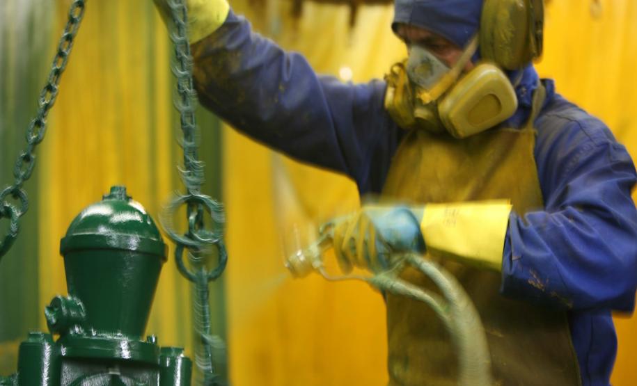 Entre os estados do Sul do país, o Paraná foi o que mais criou empregos com carteira assinada no mês de setembro. Foram criadas 9.559 vagas, o que equivale a crescimento de 0,37% em relação ao estoque de assalariados com carteira assinada do mês anterior.