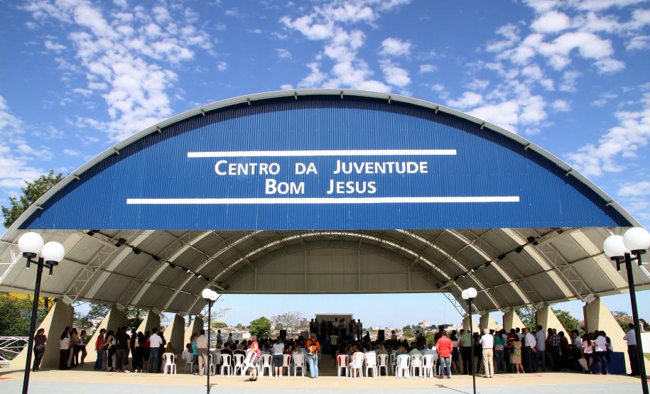 A diretora-geral da Secretaria estadual da Família e Desenvolvimento Social, Letícia Raymundo, participou no dia 18 de outubro da inauguração do Centro da Juventude Bom Jesus em Campo Largo, na Região Metropolitana de Curitiba