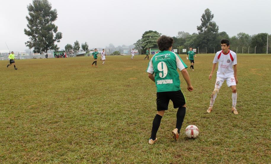 Jogos da Juventude reúnem mais de 5 mil atletas em São José dos Pinhais A maior concentração de atletas de 2012 começará no dia 08 de novembro em São José dos Pinhais, na Região Metropolitana de Curitiba. A fase final da 26.ª edição dos Jogos da Juventude do Paraná é organizada pela Secretaria de Estado de Esporte, com a participação dos municípios