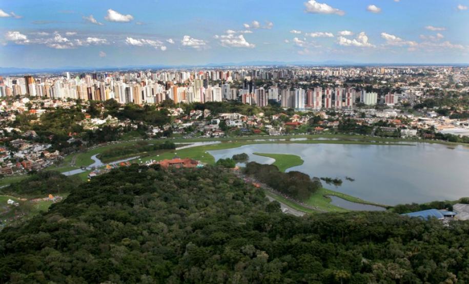 Curitiba disputa título que aponta as mais belas cidades do mundo A cidade de Curitiba está entre as finalistas no ranking Sete Novas Maravilhas - Cidades, concurso organizado pela Fundação New7Wonders, que também promoveu as campanhas Sete Novas Maravilhas do Mundo e Sete Novas Maravilhas da Natureza.