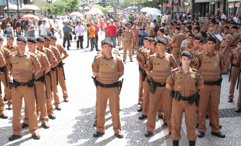 Operação Natal terá reforço de 1,2 mil policiais militares na RMC A Polícia Militar do Paraná lançou no dia 01 de dezembro, em todo o estado, a Operação Natal com o objetivo de aumentar a segurança da população principalmente no horário em que o comércio está em funcionamento