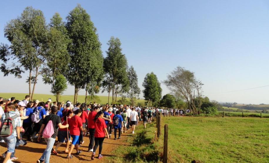 O calendário de 2013 do projeto Caminhadas na Natureza Paraná está ganhando mais 22 circuitos, além dos 58 percursos realizados neste ano