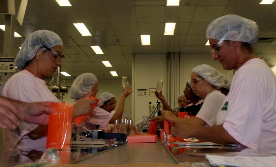 Depois de registrar alta em outubro, a taxa de desemprego na Região Metropolitana de Curitiba (RMC) voltou a cair em novembro, passando de 3,7% para 3,2% da população economicamente ativa.