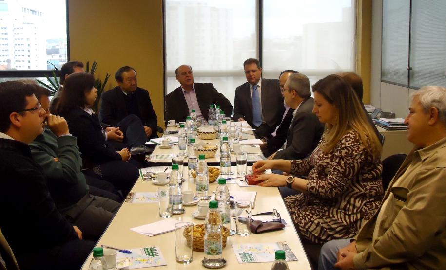 Curitiba e RMC discutem desenvolvimento integrado foto da reunião realizada na Prefeitura de Curitiba