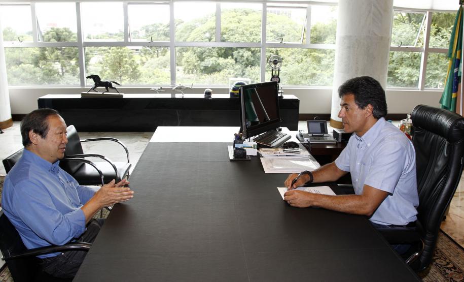 Richa garante subsídio para transporte público de Curitiba O governador Beto Richa e o coordenador da Comec, Rui Hara