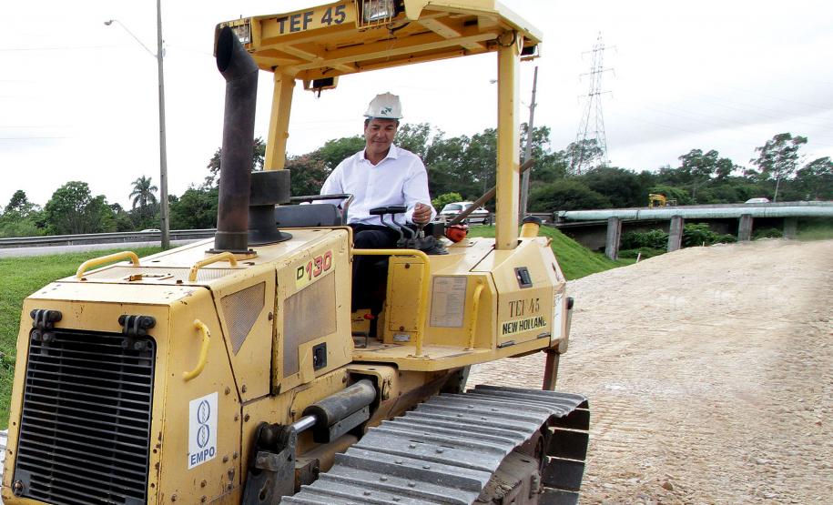 Richa visita obras de mobilidade incluídas no PAC da Copa 2014 O governador Beto Richa visitou no dia 22 de janeiro, em São José dos Pinhais, na Região Metropolitana de Curitiba, obras do Corredor Aeroporto-Rodoferroviária e Corredor Marechal Floriano, que fazem parte do Programa de Aceleração do Crescimento (PAC) para a Copa do Mundo 2014.