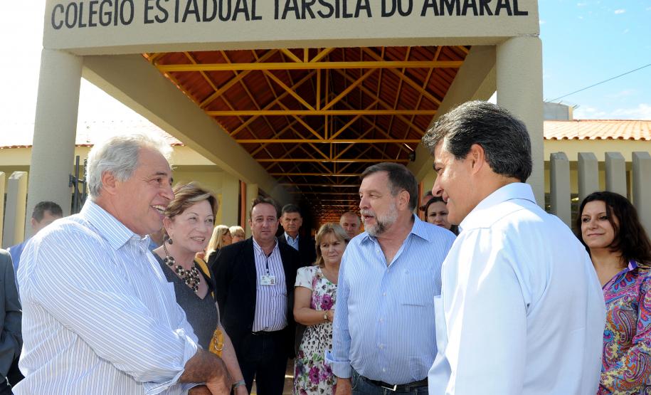 Richa inaugura novas instalações de colégio em SJP O governador Beto Richa inaugurou no dia 18 de fevereiro as novas instalações do Colégio Estadual Tarsila do Amaral, em São José dos Pinhais.