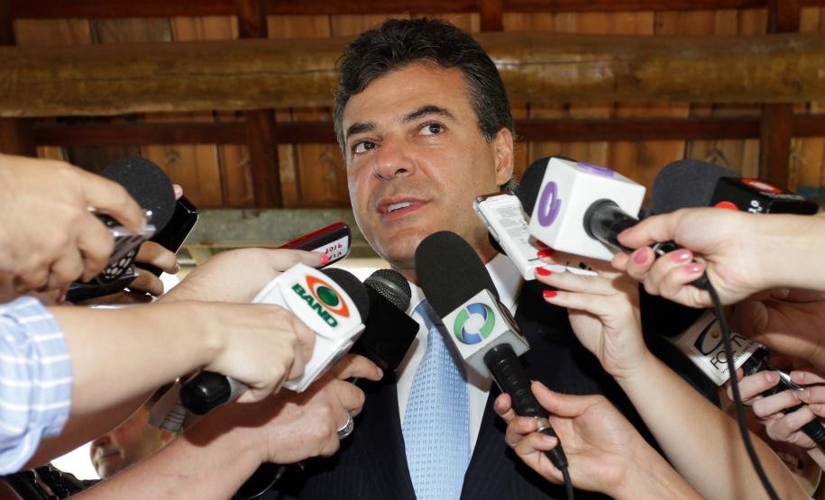 Richa zera alíquota de ICMS do diesel no transporte coletivo O governador Beto Richa anunciou no dia 08 de março que o governo estadual enviará na próxima semana uma mensagem à Assembleia Legislativa propondo uma lei para zerar a alíquota do Imposto sobre Circulação de Mercadorias e Serviços (ICMS) sobre o óleo diesel do transporte público municipal.