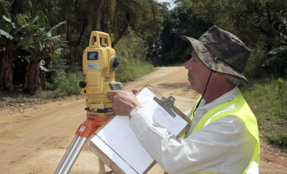 Pavimentação da PR-092 anima moradores de Cerro Azul e Doutor Ulysses O projeto da pavimentação asfáltica do trecho que liga Cerro Azul a Doutor Ulysses (PR-092), no Vale do Ribeira, Região Metropolitana de Curitiba,  foi bem recebido pelos moradores e usuários da região