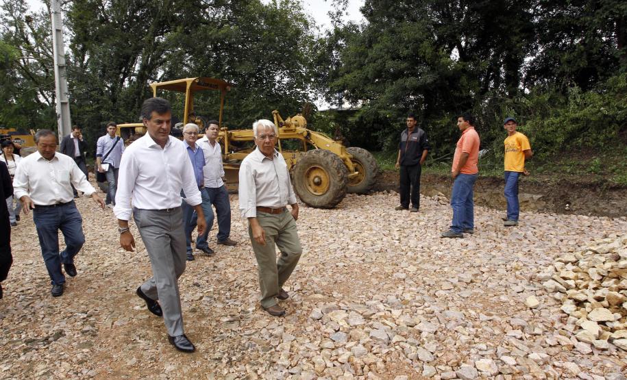 Governador Beto Richa, o secretário do Desenvolvimento Urbano, Ratinho Júnior, o secretário estadual para Assuntos da Copa 2014 e o coordenador da Coordenação da Região Metropolitana de Curitiba (Comec), Rui Hara, visitam as obras da Via Radial de I Governador Beto Richa, o secretário do Desenvolvimento Urbano, Ratinho Júnior, o secretário estadual para Assuntos da Copa 2014 e o coordenador da Coordenação da Região Metropolitana de Curitiba (Comec), Rui Hara, visitam as obras da Via Radial de Integração ? Avenida da Integração, que faz parte do Programa de Aceleração do Crescimento (PAC) da Mobilidade/Copa 2014