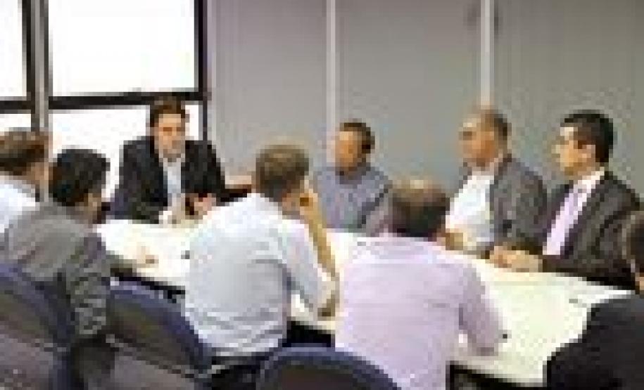 Pesquisa definirá custo da passagem de ônibus na RMC O Governo do Estado – por meio da Secretaria do Desenvolvimento Urbano e da Coordenadoria da Região Metropolitana de Curitiba (Comec) - a Urbanização de Curitiba (Urbs) e Associação dos Municípios da Região Metropolitana de Curitiba (Assomec) fecharam acordo no dia 27 de março para realizar uma pesquisa inédita sobre a origem e o destino dos passageiros que utilizam a Rede Integrada de Transporte (RIT