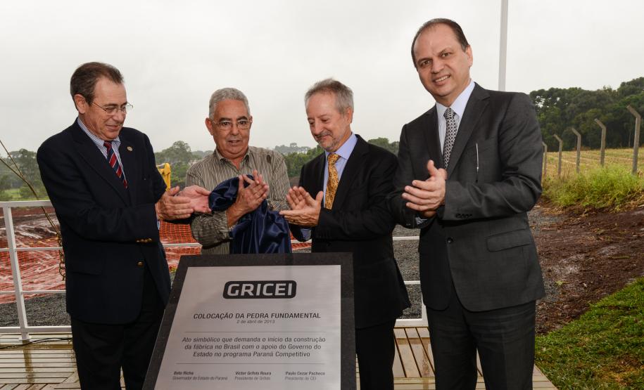 Começa a construção da fábrica da Gri-Cei em Campo Largo A Gri-Cei, um dos empreendimentos industriais atraídos pelo programa Paraná Competitivo, do Governo do Estado, iniciou no dia 02 de abril as obras de construção de sua fábrica em Campo Largo