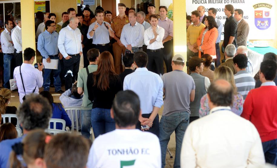 O governador Beto Richa anunciou no dia 17 de abril a construção de um novo colégio estadual no município de Tijucas do Sul, na Região Metropolitana de Curitiba