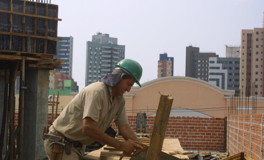 Taxa de desemprego em Curitiba se mantém como a menor no País Divulgada taxa de desemprego em Ctba e RMC
