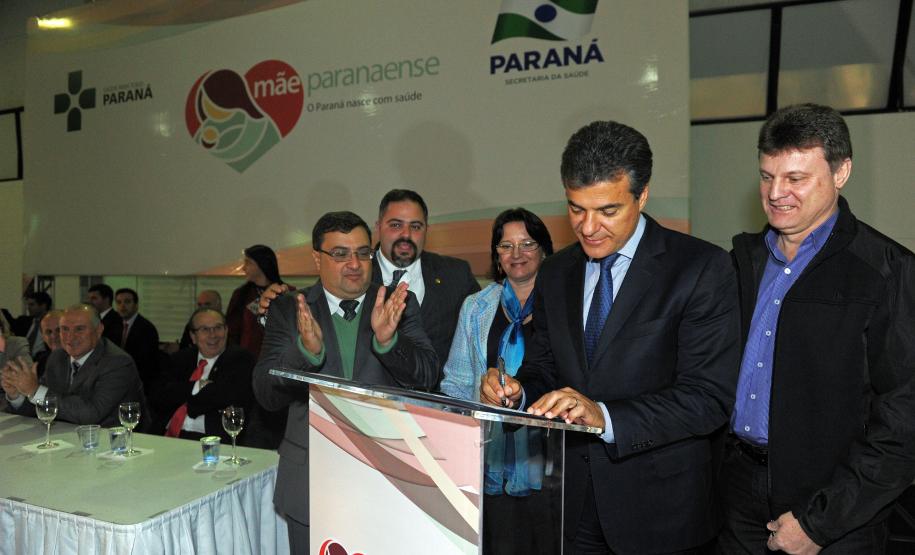 Richa  anunciou que o Estado vai investir R$ 48 milhões na construção de 108 unidades da Saúde da Família, atendendo cidades de todas as regiões do Paraná (da Região Metropolitana de Curitiba serão 11 municípios beneficiados)