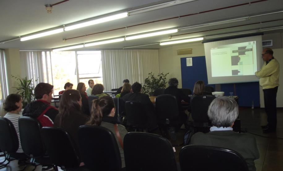 A Coordenação da Região Metropolitana de Curitiba (Comec) recebeu, no dia 08 de maio, a visita de pesquisadores do seminário III do projeto Internacional “Ignis Mutat Res”