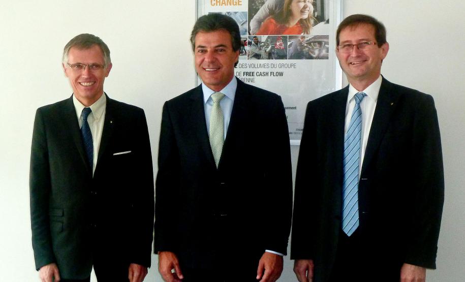 Em Paris, Richa discute novos projetos da Renault no Paraná Governador Beto Richa com Carlos Tavares, COO (Chief Operating Office) Renault e Denis Barbier vice-presidente da Renault para as Américas.Foto: Divulgação