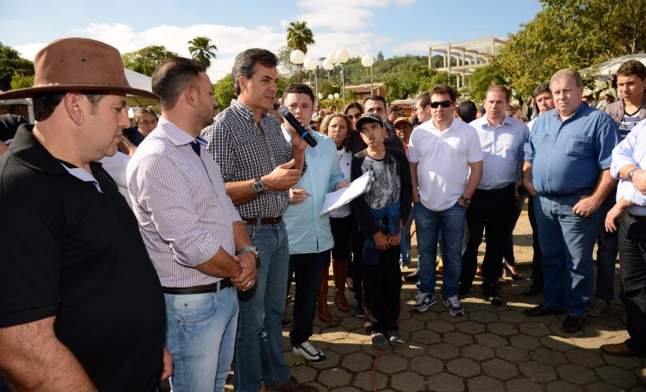 o governador Beto Richa, que esteve na cidade de Cerro Azul para a abertura da 48ª Festa da Laranja e 20ª Exponkan.
