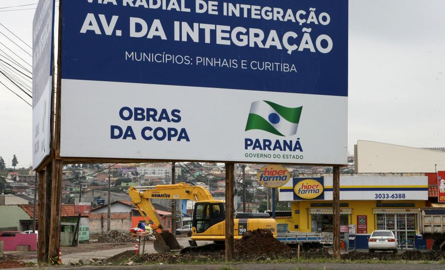 A Copa do Mundo 2014 começa exatamente daqui a um ano e os preparativos do evento já resultam em investimentos de mais de R$ 2 bilhões no Paraná.