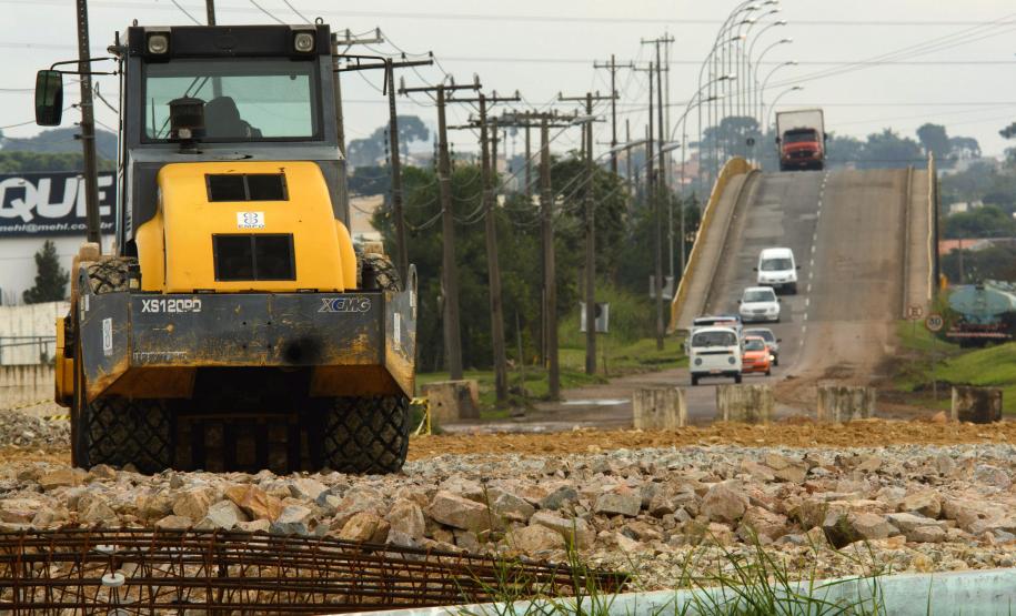 Obra do PAC da Copa - Corredor Mal Floriano - na Av das Americas, em São José dos Pinhais