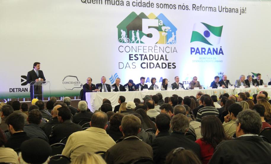 Conferência Estadual das Cidades discute propostas para a Política Urbana Mais de 2.500 pessoas participam nos dias 14 e 15 de agosto, em Foz do Iguaçu, da 5ª Conferência Estadual das Cidades,