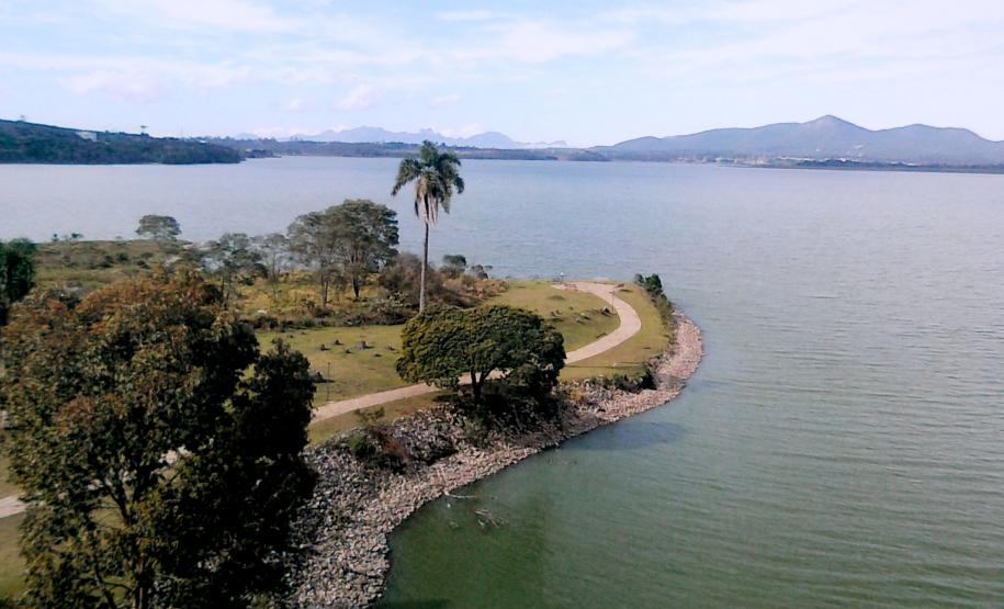 Governo revisa lei para ordenar ocupação das áreas de mananciais A lei que normatiza a ocupação de áreas de mananciais no Paraná passará por alterações.