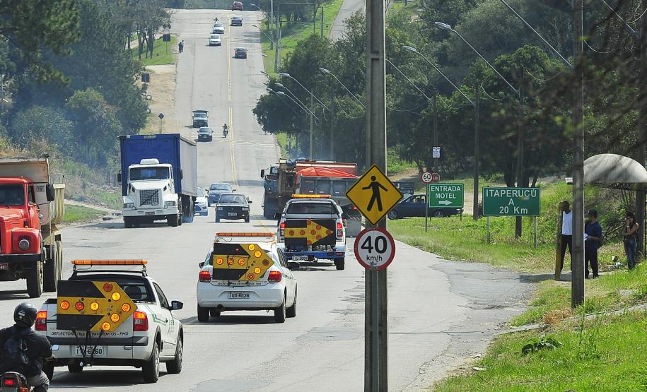 Um caminhão especial percorreu a Rodovia dos Minérios, PR 092, entre Curitiba e Rio Branco do Sul, na Região Metropolitana para fazer um "raio-x do pavimento", para iniciar a duplicação.