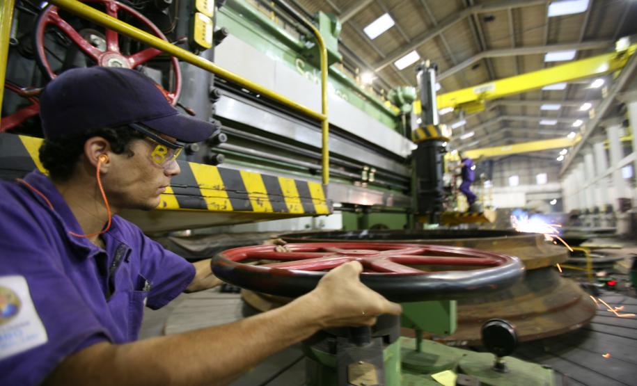 O Paraná gerou 90.349 empregos com carteira assinada em 2013, um aumento de 3,5% em relação a 2012.