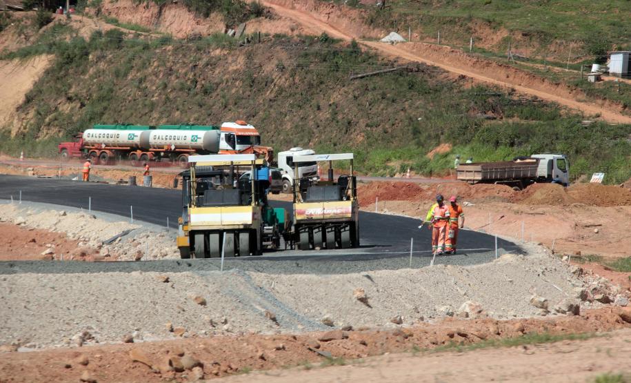 Campo Largo: governo libera 7 km de duplicação na BR-277 A partir do dia 09 de fevereiro, os usuários da BR-277 já poderão trafegar pela nova duplicação da rodovia, no trecho de Campo Largo, sentido Curitiba.