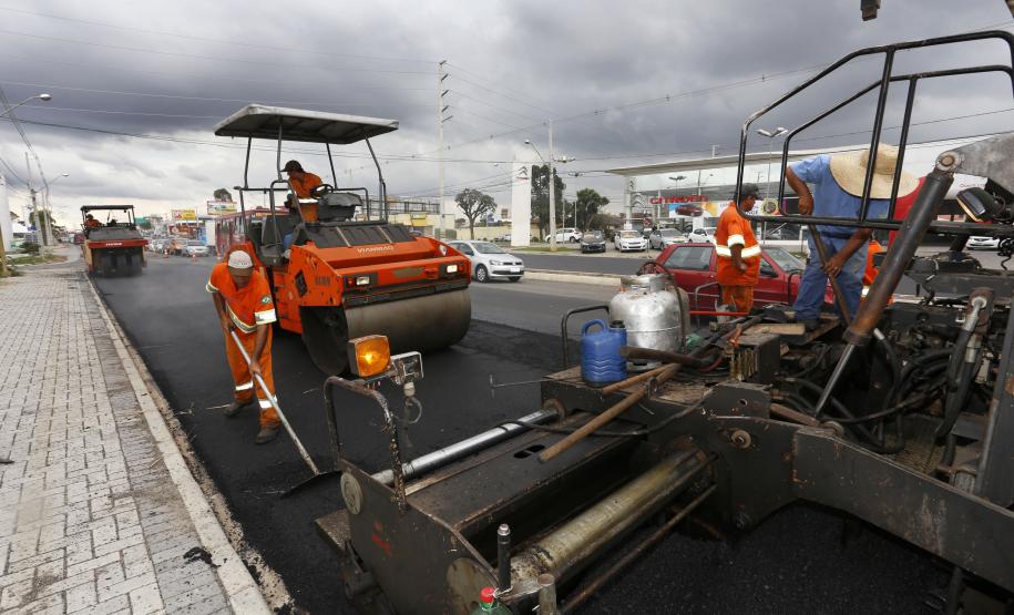 Obras na Avenida das Torres seguem em ritmo acelerado A obra do Corredor Aeroporto-Rodoferroviária fica na divisa de São José dos Pinhais até o aeroporto Afonso Pena.