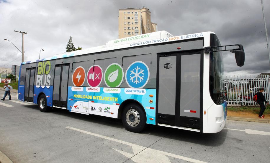 Biobus começa a funcionar em SJP Os dois primeiros ônibus com tração 100% elétrica, os BIOBUS, começaram a operar na linha Curitiba-São José dos Pinhais.